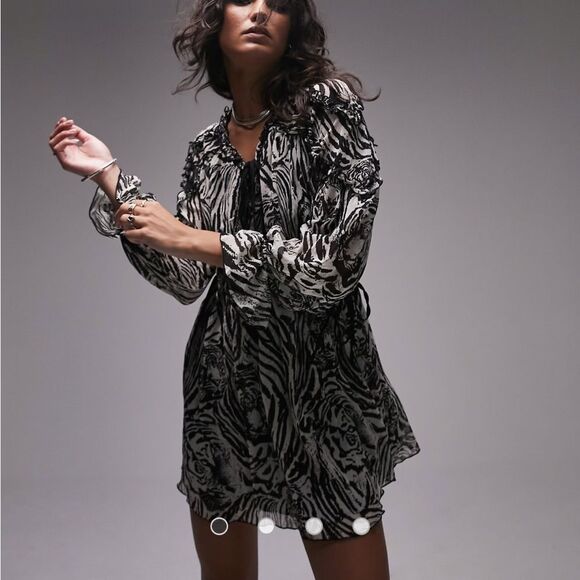 Topshop Size 10 ruffle v neck mini dress in tiger print Black and White - Picture 2 of 9
